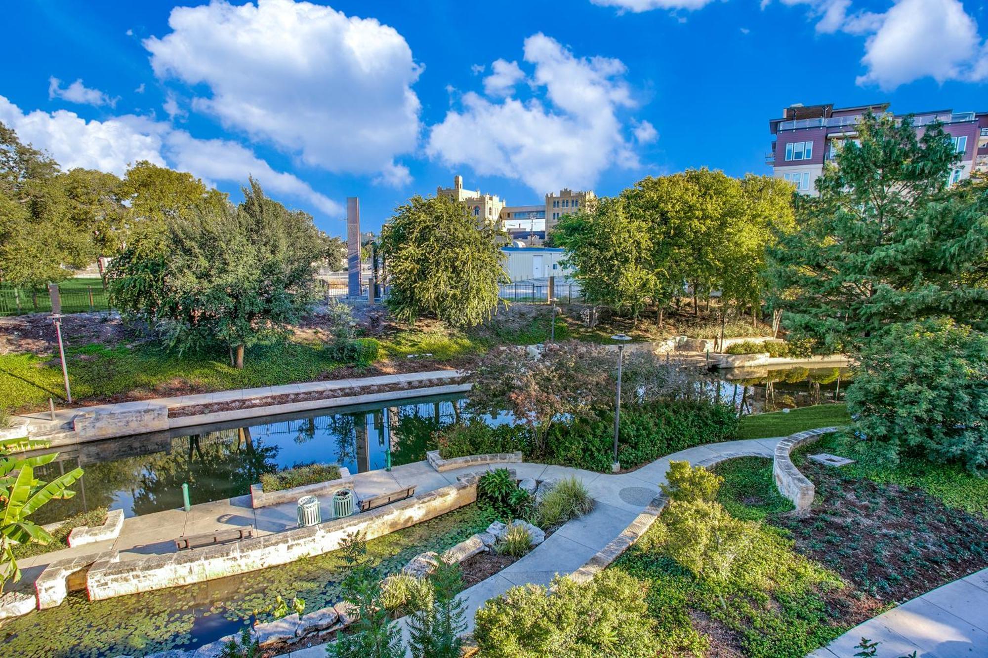 Lush Downtown Condo On Riverwalk W King Ste, Free Parking, Pet Friendly, Centrally Located On Riverwalk San Antonio Eksteriør bilde