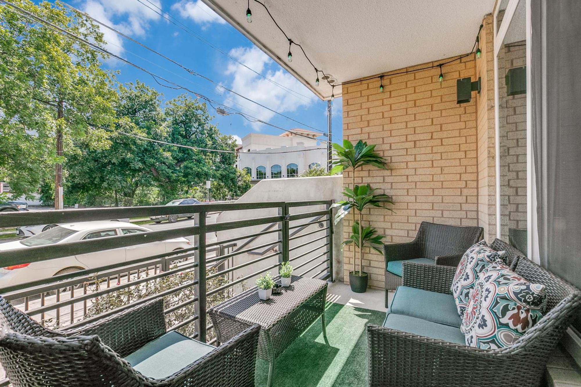 Lush Downtown Condo On Riverwalk W King Ste, Free Parking, Pet Friendly, Centrally Located On Riverwalk San Antonio Eksteriør bilde